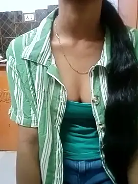 Snapshot of Roja__ chatting on December 1, 2025, 9:32 am Roja online show from December 1, 2025, 9:32 am