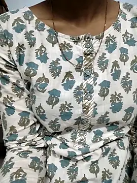 Snapshot of Roja__ chatting on November 26, 2025, 12:38 pm Roja online show from November 26, 2025, 12:38 pm