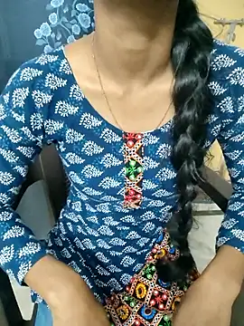 Snapshot of Roja__ chatting on November 28, 2025, 10:04 am Roja online show from November 28, 2025, 10:04 am