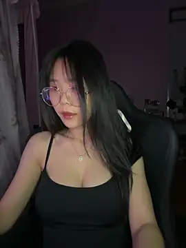 Snapshot of Kiee-lee chatting on April 30, 2026, 8:57 pm Kiee-lee online show from April 30, 2026, 8:57 pm