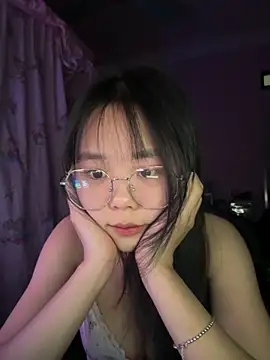 Snapshot of Kiee-lee chatting on April 10, 2026, 2:13 pm Kiee-lee online show from April 10, 2026, 2:13 pm