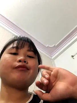 Snapshot of dovia-ba chatting on December 4, 2025, 1:04 am dovia-ba online show from December 4, 2025, 1:04 am