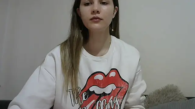 Erii18 online show from December 16, 2025, 12:31 pm