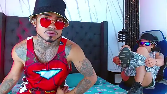 Hot Latino x online show from November 23, 2025, 1:54 pm