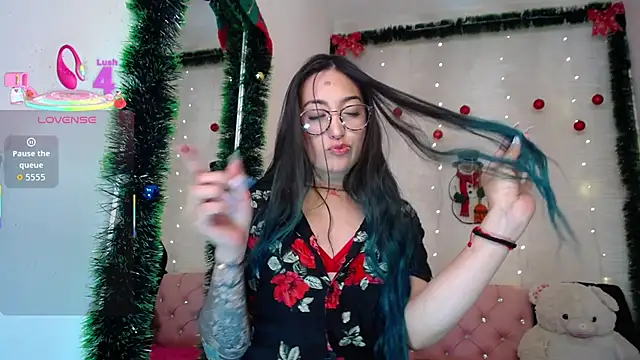 Snapshot of LunaAponte chatting on December 16, 2025, 2:49 am LunaAponte online show from December 16, 2025, 2:49 am