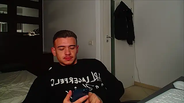 Snapshot of ElijahThorne chatting on December 1, 2025, 6:03 am ElijahThorne online show from December 1, 2025, 6:03 am