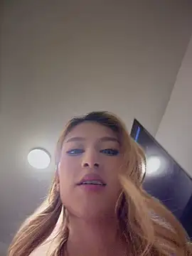 valeryfox   online show from June 26, 2026, 12:38 am