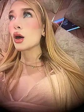 valeryfox   online show from April 22, 2026, 1:23 am