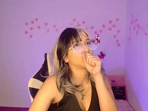 Snapshot of venus_222 chatting on November 29, 2025, 4:34 am venus 222 online show from November 29, 2025, 4:34 am