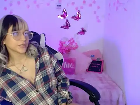 Snapshot of venus_222 chatting on December 4, 2025, 3:38 am venus 222 online show from December 4, 2025, 3:38 am