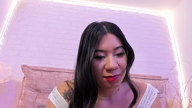 lunaa hart online show from May 1, 2026, 12:04 am