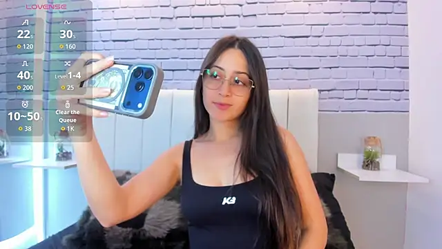 SophieeMoore online show from March 13, 2026, 6:02 pm