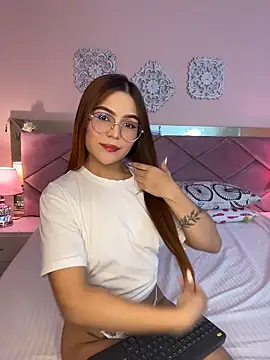 VictoriaLasse online show from April 30, 2026, 2:35 pm