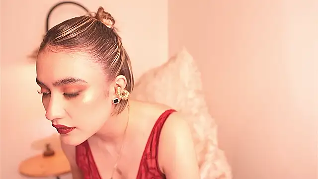 Mackenzie Lia online show from February 14, 2026, 1:50 am