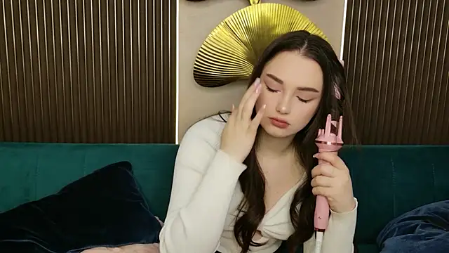 Amber Bond online show from March 13, 2026, 6:18 am