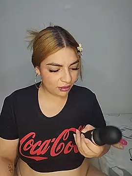 Snapshot of mila_curvy chatting on November 30, 2025, 4:57 am mila curvy online show from November 30, 2025, 4:57 am