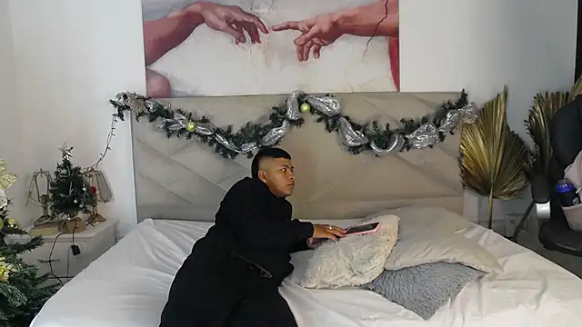 Snapshot of AlexisAndMartina3 chatting on December 5, 2025, 1:38 am AlexisAndMartina3 online show from December 5, 2025, 1:38 am