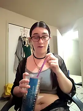 Snapshot of LaylaLucis chatting on July 9, 2026, 12:22 am LaylaLucis online show from July 9, 2026, 12:22 am