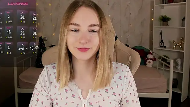 Snapshot of Shy_Polly chatting on December 16, 2025, 12:15 am Shy Polly online show from December 16, 2025, 12:15 am