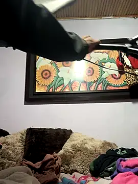 Yunaraa online show from November 28, 2025, 11:05 pm