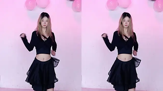 Snapshot of CM---002 chatting on February 23, 2026, 1:40 am CM---002 online show from February 23, 2026, 1:40 am