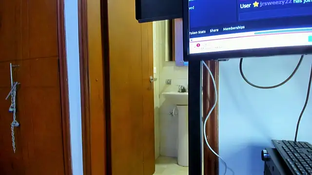 Snapshot of Bad_queen22 chatting on December 5, 2025, 4:11 am Bad queen22 online show from December 5, 2025, 4:11 am