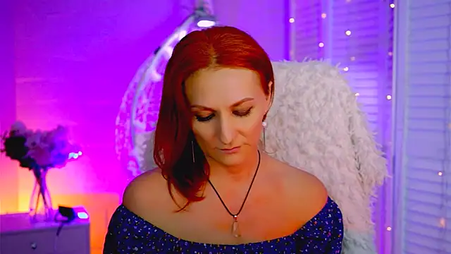 Snapshot of DianaTorrens chatting on December 5, 2025, 9:52 am DianaTorrens online show from December 5, 2025, 9:52 am