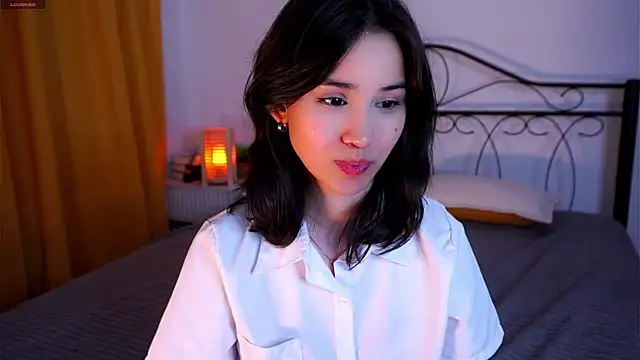 StaciaBratz online show from December 16, 2025, 7:40 pm