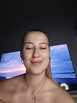 Snapshot of Susiee_Redd chatting on June 22, 2026, 10:07 pm Susiee Redd online show from June 22, 2026, 10:07 pm