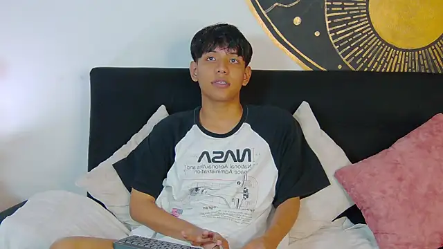 Snapshot of Liam_Sinclair chatting on February 18, 2026, 8:05 pm Liam Sinclair online show from February 18, 2026, 8:05 pm