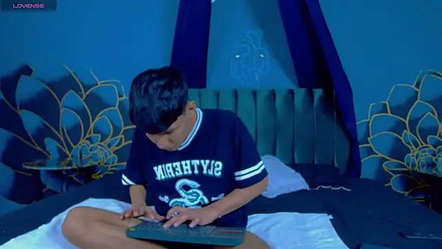 Liam Sinclair online show from December 5, 2025, 12:59 pm