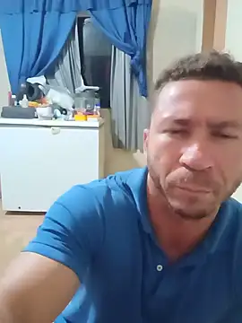 Snapshot of RobertoLuiz84 chatting on June 23, 2026, 2:20 am RobertoLuiz84 online show from June 23, 2026, 2:20 am