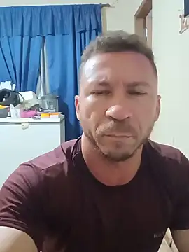 Snapshot of RobertoLuiz84 chatting on July 18, 2026, 11:35 pm RobertoLuiz84 online show from July 18, 2026, 11:35 pm