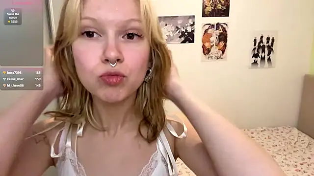 ElfriedaZwack online show from May 22, 2026, 7:23 pm