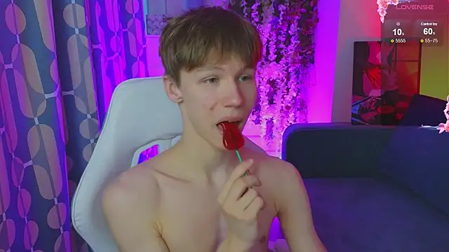 cuMte boy online show from May 7, 2026, 1:21 am