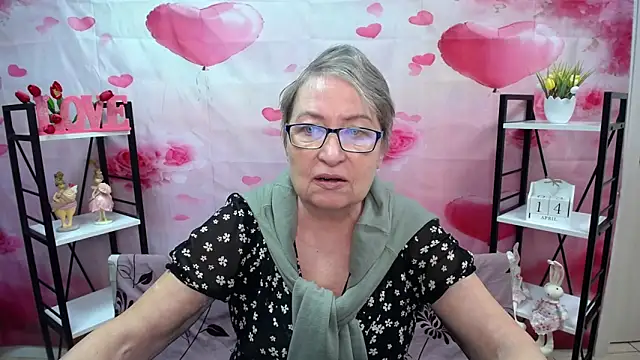 Snapshot of OlgaLuck chatting on April 14, 2026, 5:34 am OlgaLuck online show from April 14, 2026, 5:34 am
