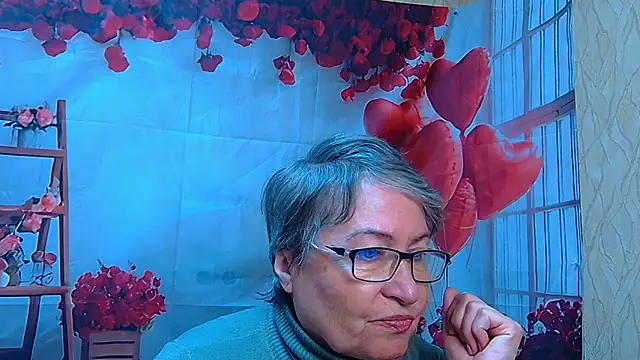 Snapshot of OlgaLuck chatting on April 13, 2026, 5:33 am OlgaLuck online show from April 13, 2026, 5:33 am