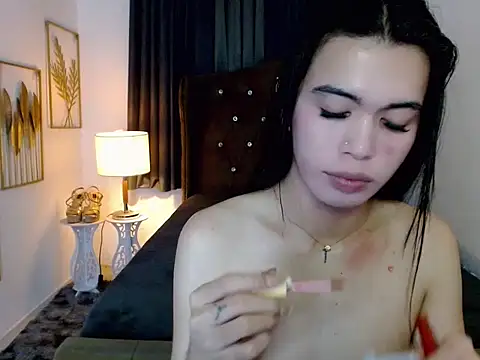 hollyyumiloove online show from March 12, 2026, 11:03 am