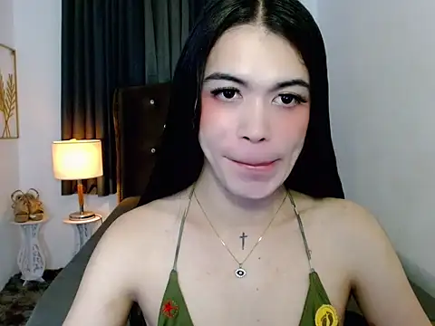 Snapshot of hollyyumiloove chatting on December 3, 2025, 3:11 pm hollyyumiloove online show from December 3, 2025, 3:11 pm