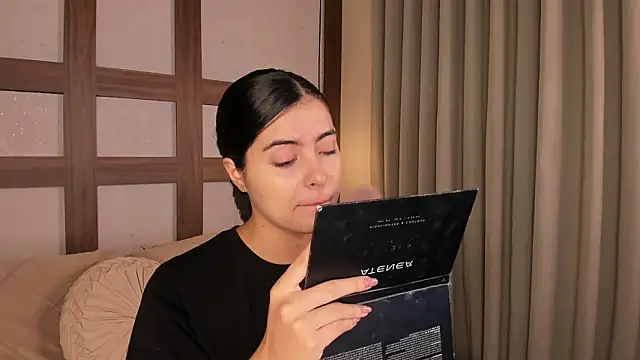 SarhaVega online show from March 7, 2026, 12:21 pm