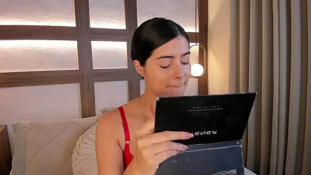 SarhaVega online show from March 22, 2026, 1:12 pm