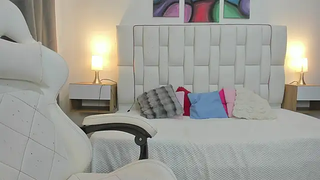 mask red girl online show from March 20, 2026, 1:01 pm