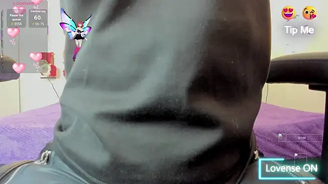 Snapshot of mask_red_girl chatting on December 3, 2025, 1:10 pm mask red girl online show from December 3, 2025, 1:10 pm