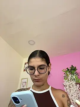 LauraRaider online show from July 16, 2026, 2:19 am