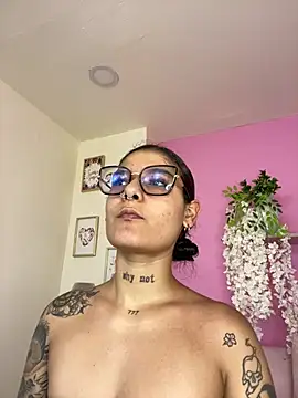 LauraRaider online show from July 17, 2026, 10:07 pm