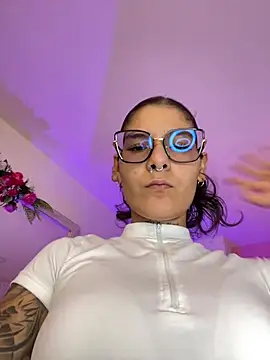 Snapshot of LauraRaider chatting on June 21, 2026, 12:38 am LauraRaider online show from June 21, 2026, 12:38 am