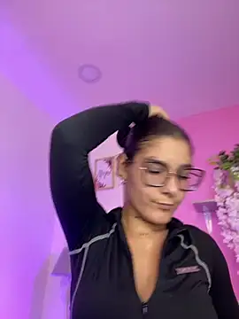 LauraRaider online show from July 12, 2026, 12:33 am