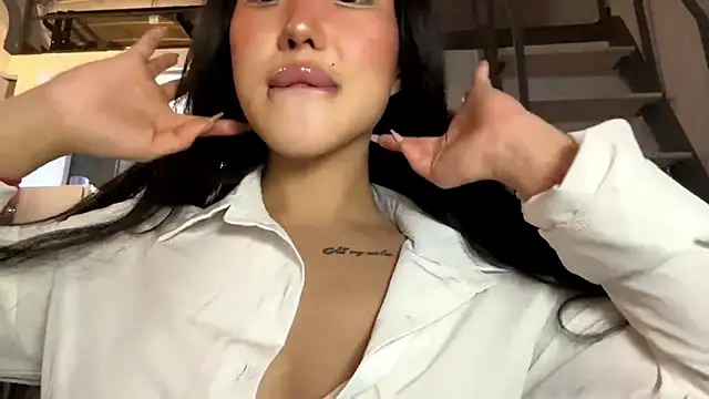 EIeniVanwart online show from December 1, 2025, 6:20 pm