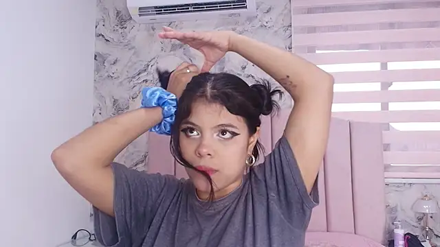 Snapshot of katsumi_yan chatting on December 14, 2025, 7:30 pm katsumi yan online show from December 14, 2025, 7:30 pm