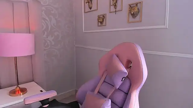 Evabellee online show from February 4, 2026, 7:42 pm